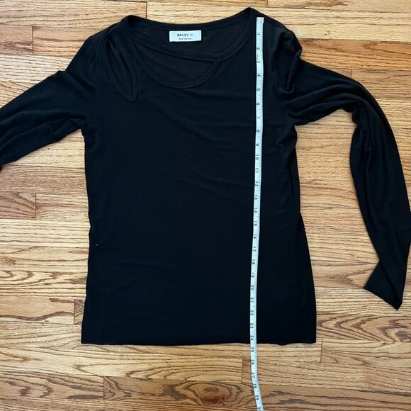 Bailey 44 Cutout Long Sleeve Top Medium Raw Hem Chic Whimsigoth - Picture 10 of 11